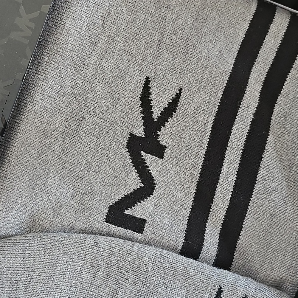 NWT Michael Kors Scarf and Hat Set Gray Black Knit Gift Box Accessory Set Unisex - Picture 4 of 6